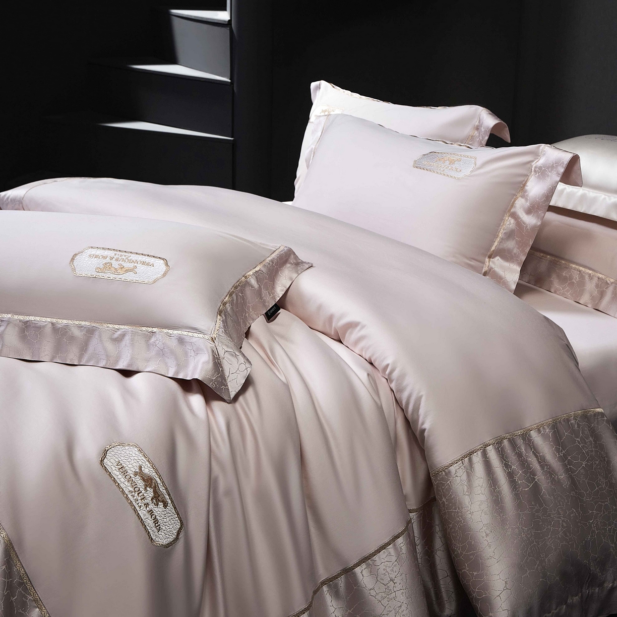 91家纺网 家纺一手货源 找家纺 （总）馨蕊家居 2026春夏新品100S高精密刺绣四件套-简序系列