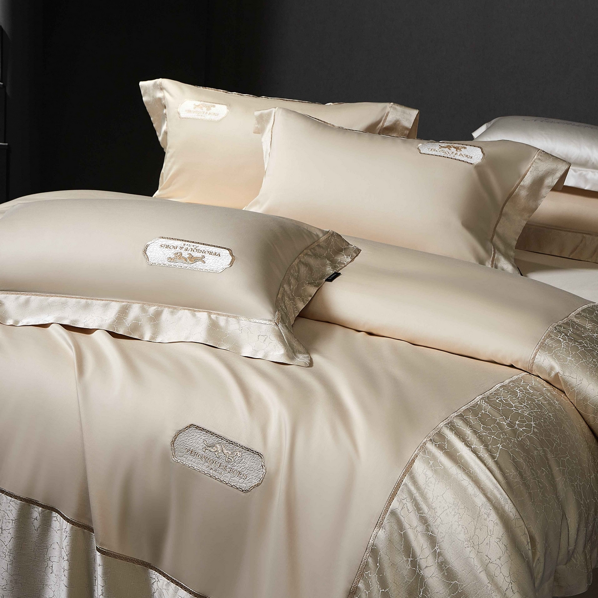 91家纺网 家纺一手货源 找家纺 馨蕊家居 2026春夏新品100S高精密刺绣四件套-简序系列 高精密简序-奶咖