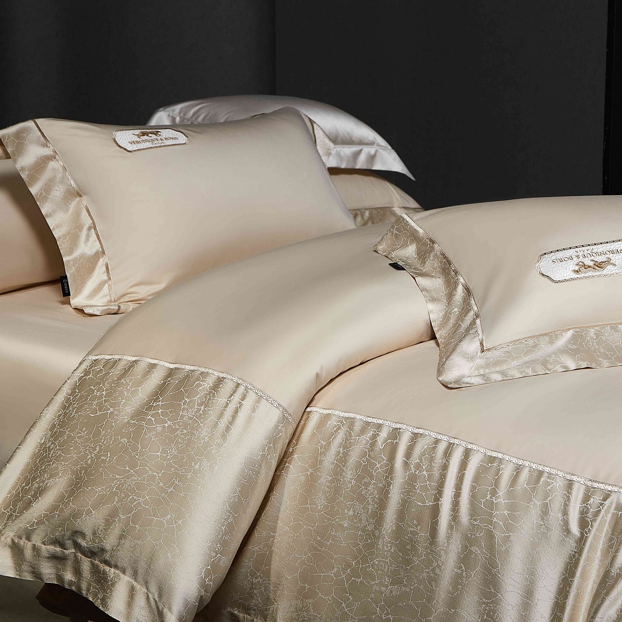 91家纺网 家纺一手货源 找家纺 馨蕊家居 2026春夏新品100S高精密刺绣四件套-简序系列 高精密简序-奶咖