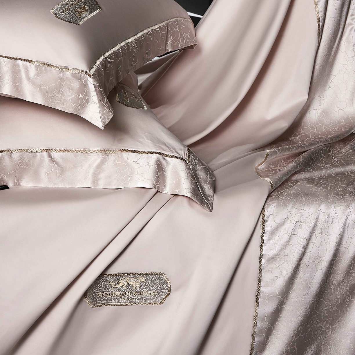 91家纺网 家纺一手货源 找家纺 （总）馨蕊家居 2026春夏新品100S高精密刺绣四件套-简序系列