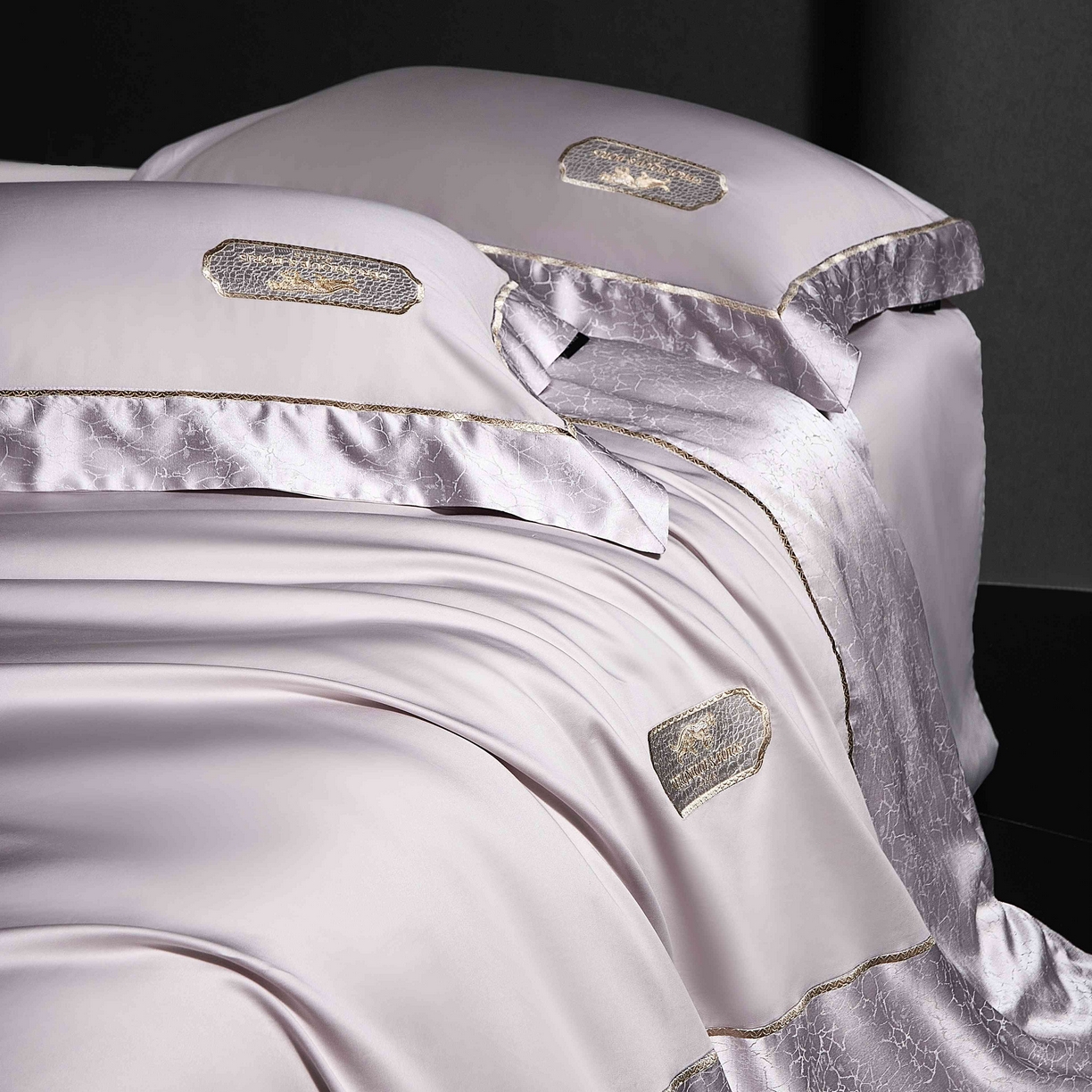 91家纺网 家纺一手货源 找家纺 馨蕊家居 2026春夏新品100S高精密刺绣四件套-简序系列 高精密简序-婉若紫