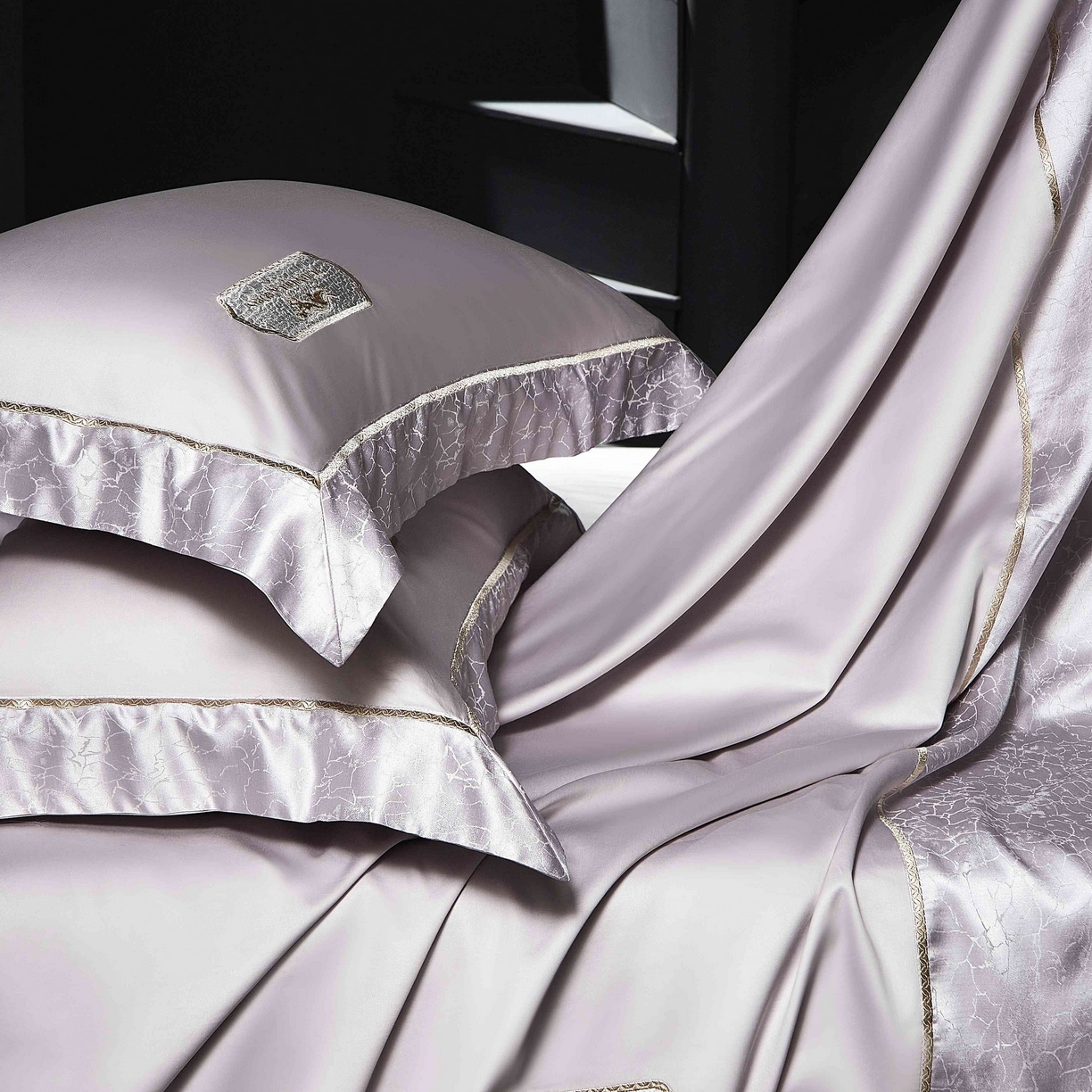 91家纺网 家纺一手货源 找家纺 馨蕊家居 2026春夏新品100S高精密刺绣四件套-简序系列 高精密简序-婉若紫