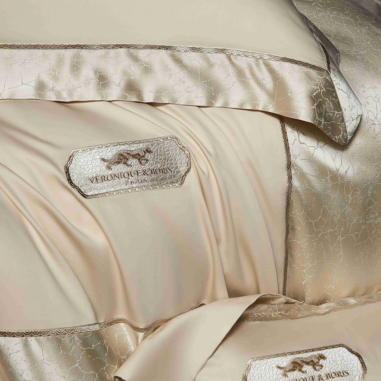 91家纺网 家纺一手货源 找家纺 馨蕊家居 2026春夏新品100S高精密刺绣四件套-简序系列 高精密简序-奶咖