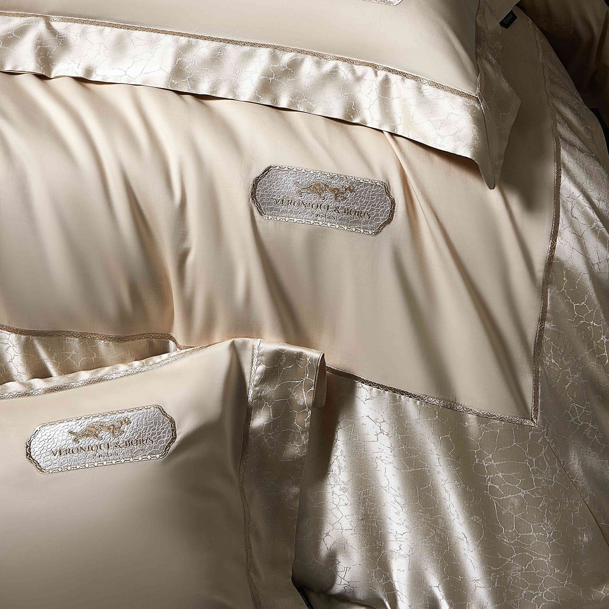 91家纺网 家纺一手货源 找家纺 馨蕊家居 2026春夏新品100S高精密刺绣四件套-简序系列 高精密简序-奶咖