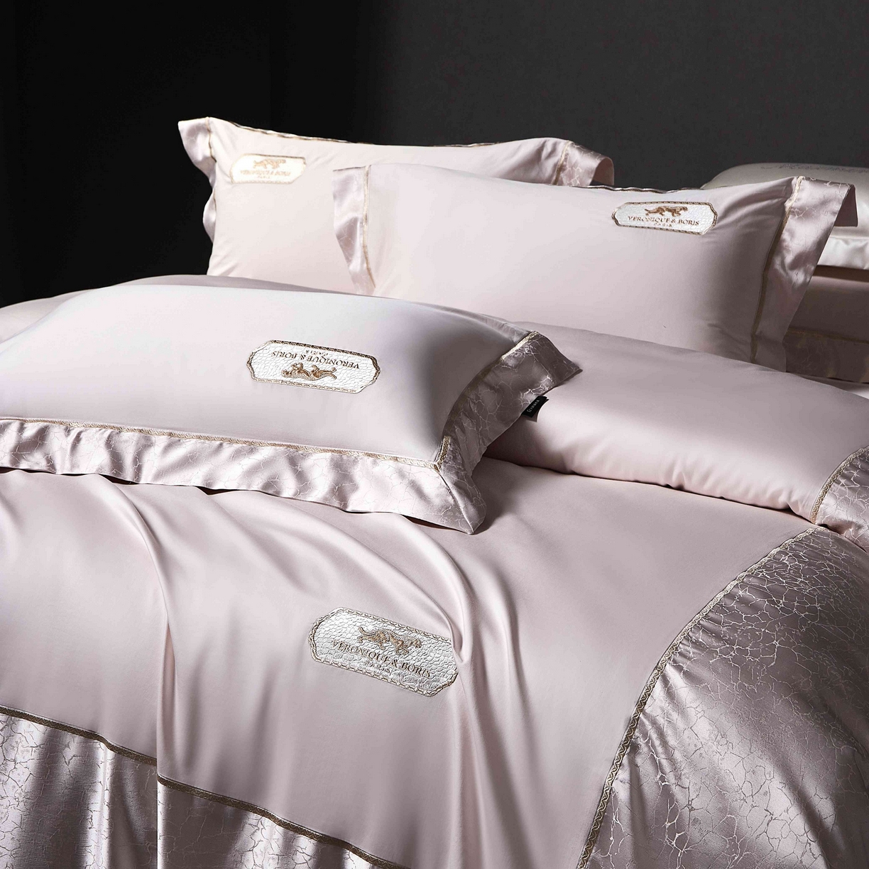 91家纺网 家纺一手货源 找家纺 馨蕊家居 2026春夏新品100S高精密刺绣四件套-简序系列 高精密简序-初夏粉