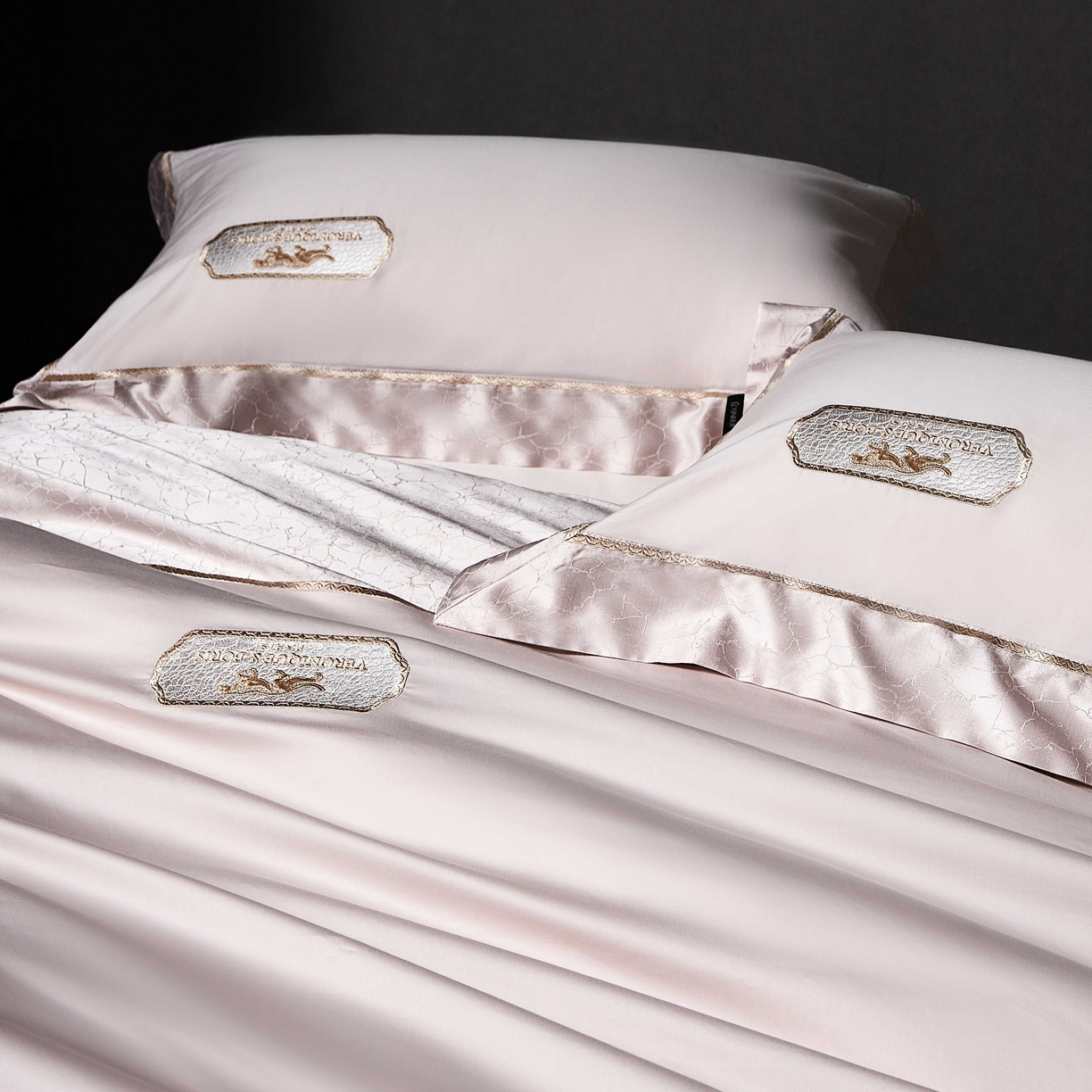 91家纺网 家纺一手货源 找家纺 馨蕊家居 2026春夏新品100S高精密刺绣四件套-简序系列 高精密简序-初夏粉