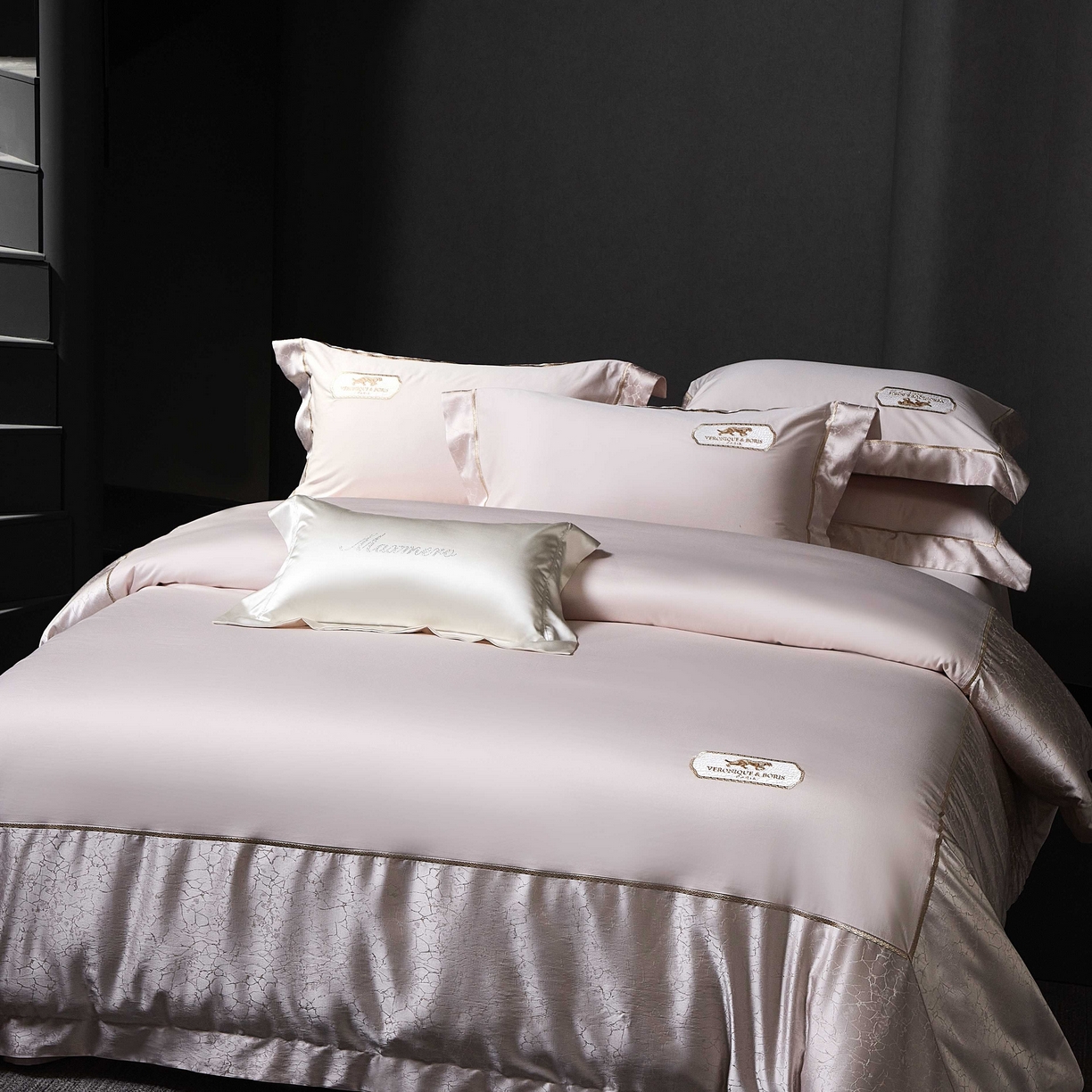 91家纺网 家纺一手货源 找家纺 馨蕊家居 2026春夏新品100S高精密刺绣四件套-简序系列 高精密简序-初夏粉