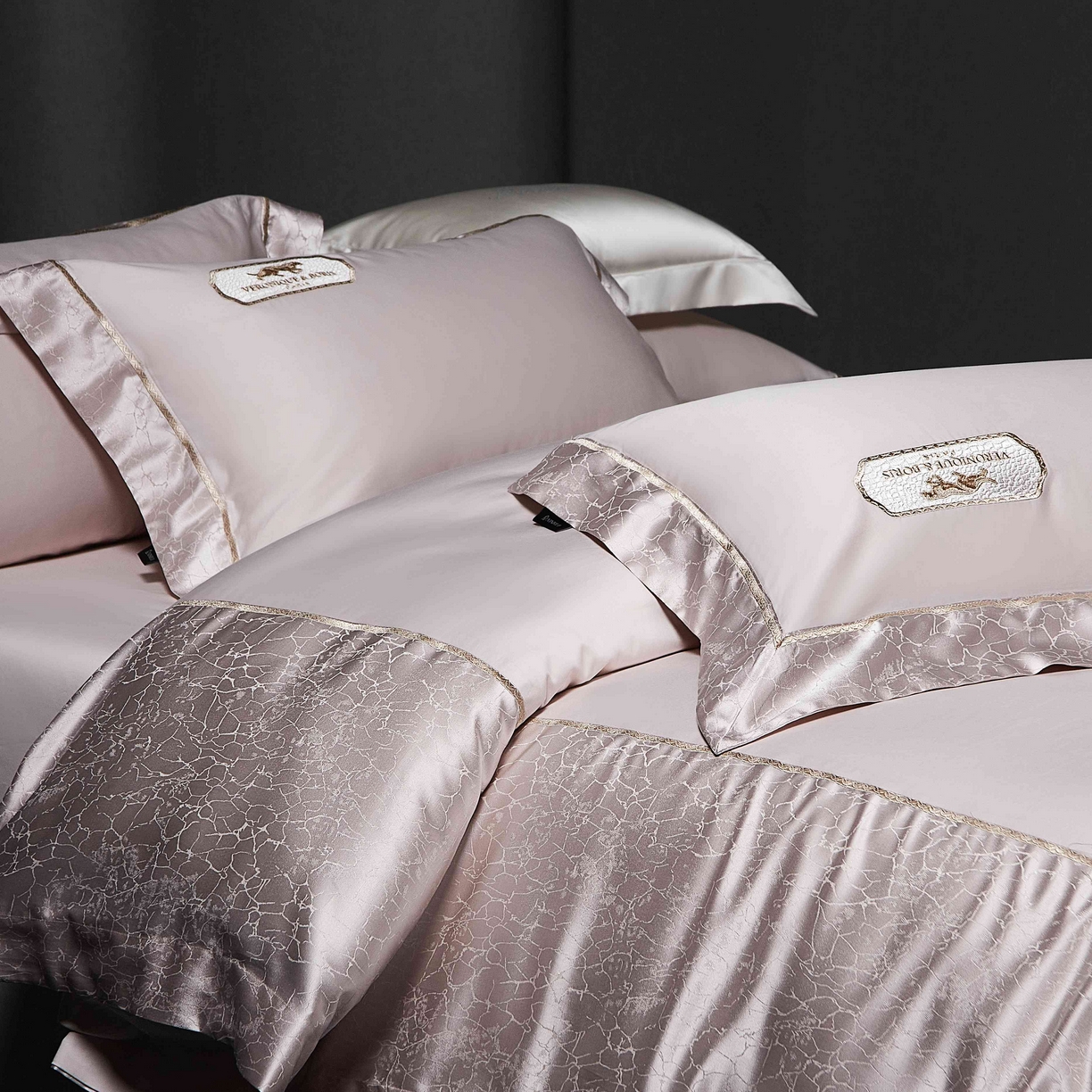 91家纺网 家纺一手货源 找家纺 馨蕊家居 2026春夏新品100S高精密刺绣四件套-简序系列 高精密简序-初夏粉