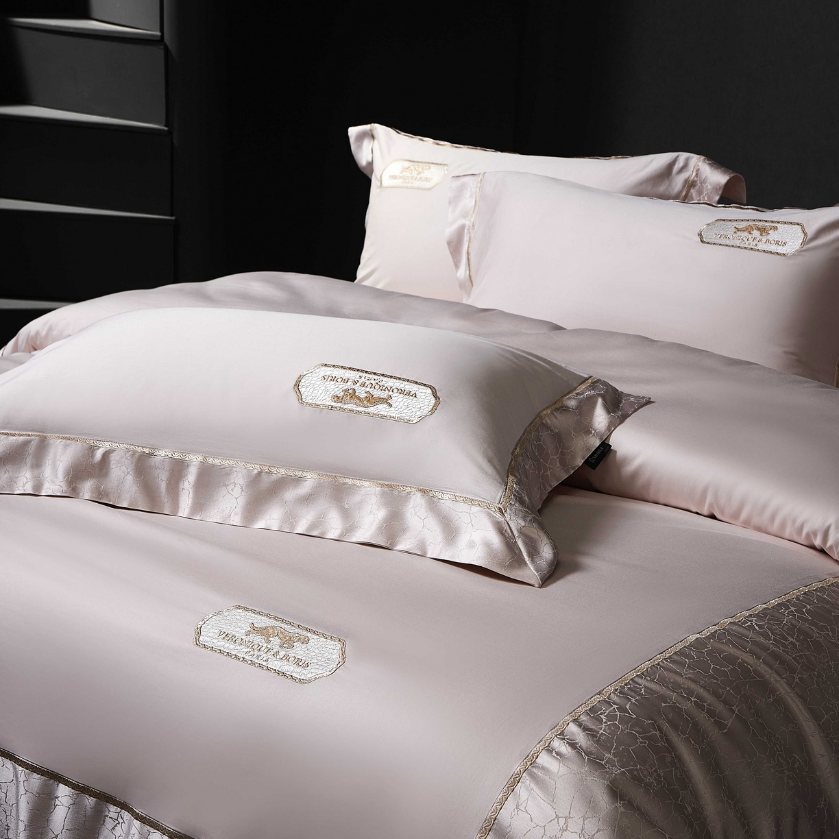 91家纺网 家纺一手货源 找家纺 馨蕊家居 2026春夏新品100S高精密刺绣四件套-简序系列 高精密简序-初夏粉