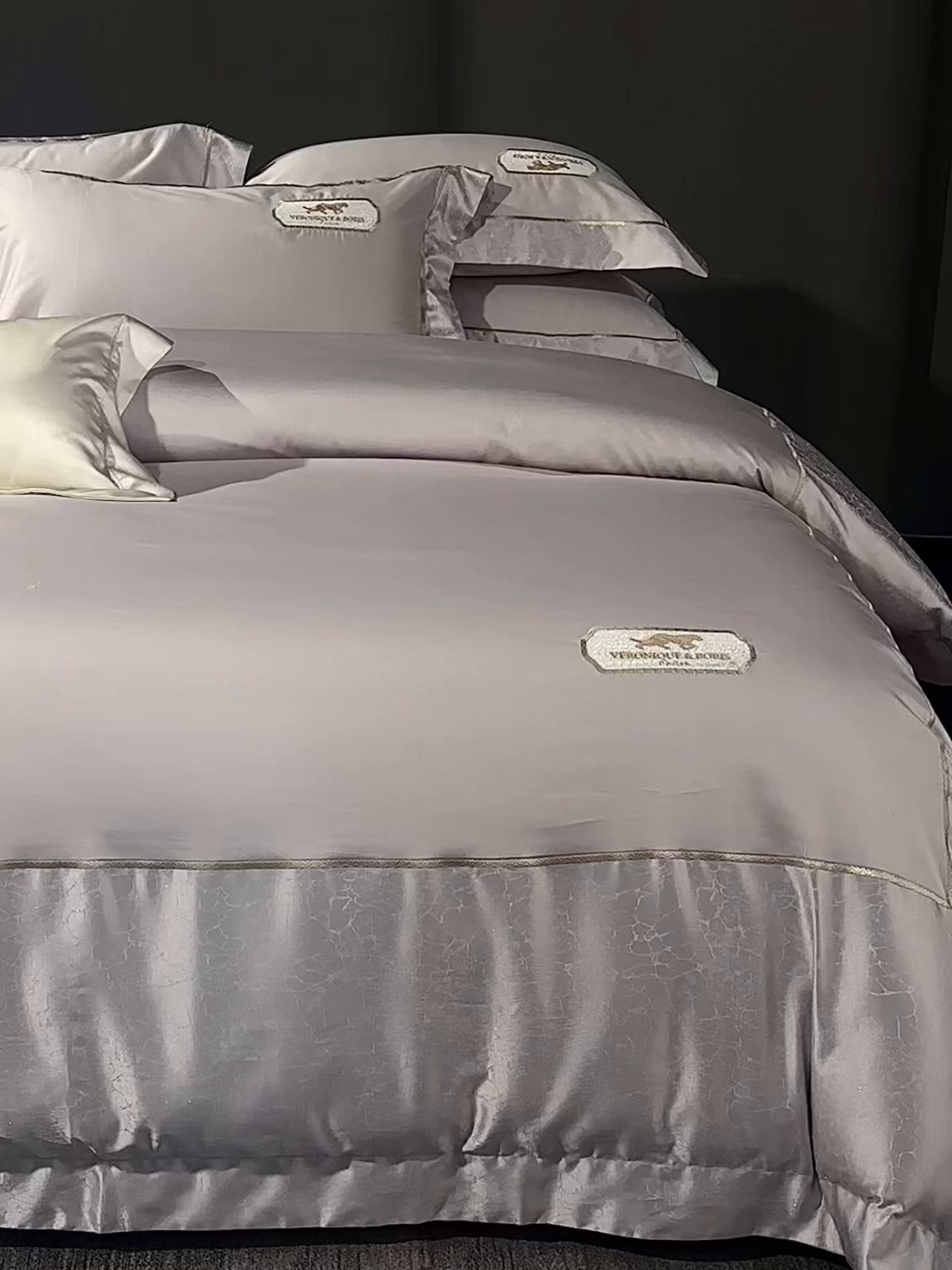 91家纺网 家纺一手货源 找家纺 馨蕊家居 2026春夏新品100S高精密刺绣四件套-简序系列 高精密简序-婉若紫