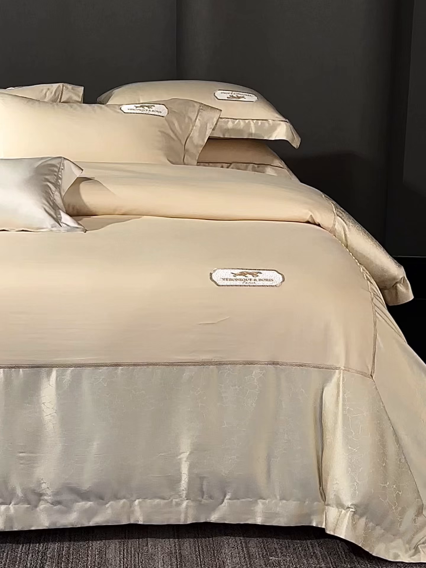 91家纺网 家纺一手货源 找家纺 馨蕊家居 2026春夏新品100S高精密刺绣四件套-简序系列 高精密简序-奶咖