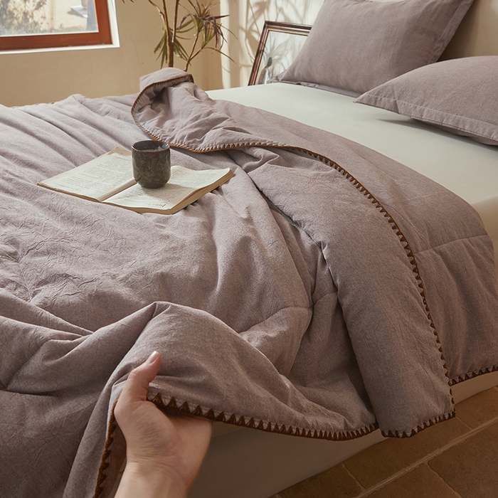 91家纺网 家纺一手货源 找家纺 阳光被业 2026新款100%棉花双层纱夏被新疆棉花空调被可机洗夏凉被绣边踩棉工艺 纯色--豆沙色