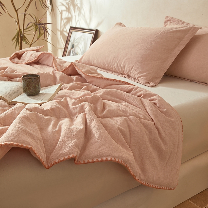 91家纺网 家纺一手货源 找家纺 阳光被业 2026新款100%棉花双层纱夏被新疆棉花空调被可机洗夏凉被绣边踩棉工艺 纯色--粉玉