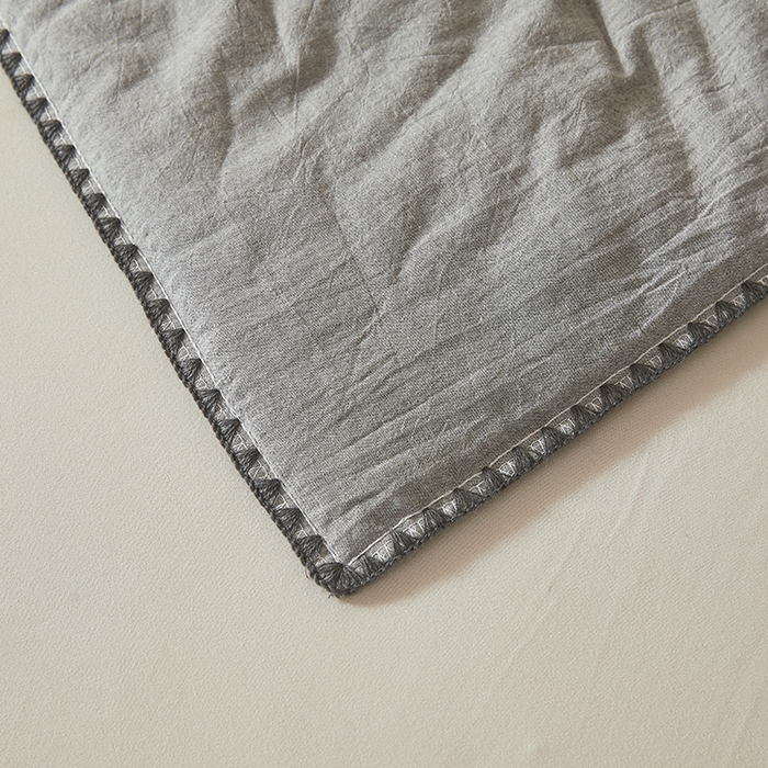 91家纺网 家纺一手货源 找家纺 阳光被业 2026新款100%棉花双层纱夏被新疆棉花空调被可机洗夏凉被绣边踩棉工艺 纯色--灰