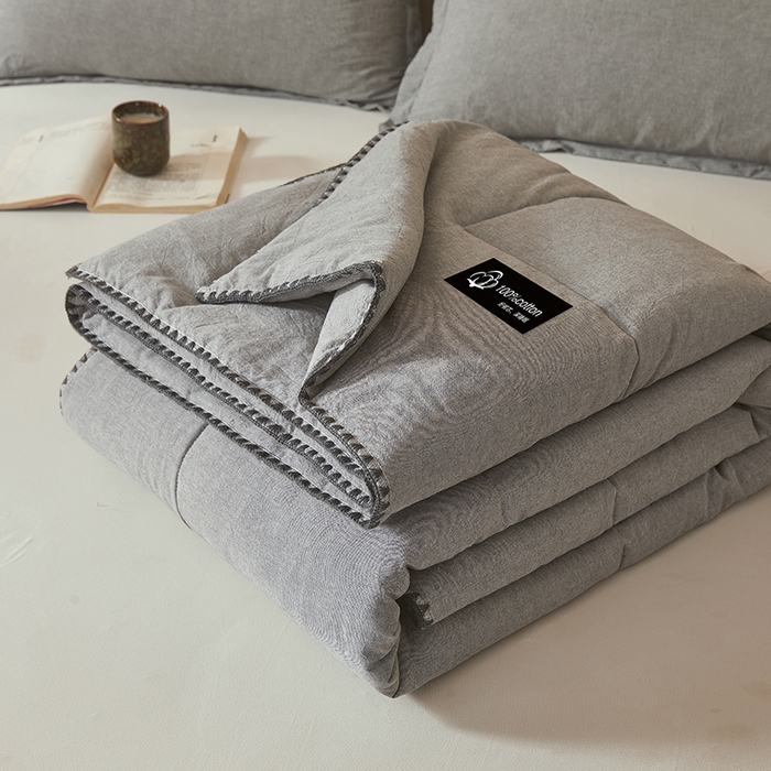 91家纺网 家纺一手货源 找家纺 阳光被业 2026新款100%棉花双层纱夏被新疆棉花空调被可机洗夏凉被绣边踩棉工艺 纯色--灰