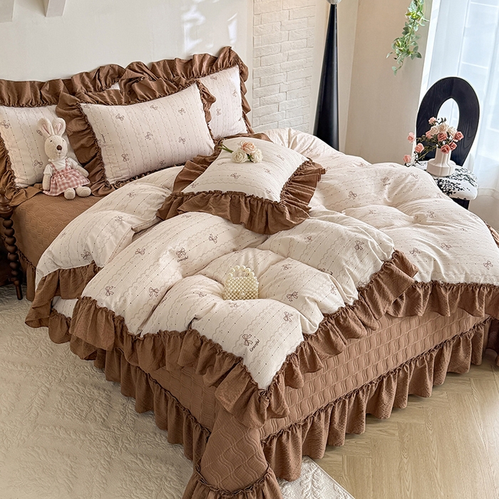 91家纺网 家纺一手货源 找家纺 （总）贝凯瑞 2026新款双层纱木棉水洗棉法式复古花边床盖单件三件四件套-焦糖系列