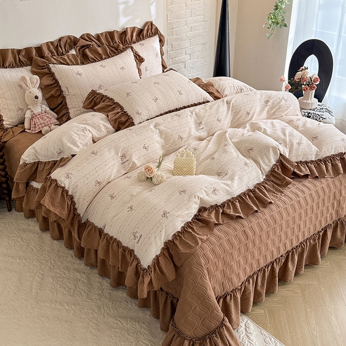 91家纺网 家纺一手货源 找家纺 （总）贝凯瑞 2026新款双层纱木棉水洗棉法式复古花边床盖单件三件四件套-焦糖系列