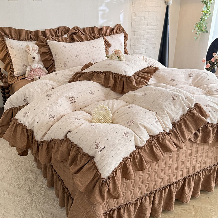 91家纺网 家纺一手货源 找家纺 （总）贝凯瑞 2026新款双层纱木棉水洗棉法式复古花边床盖单件三件四件套-焦糖系列