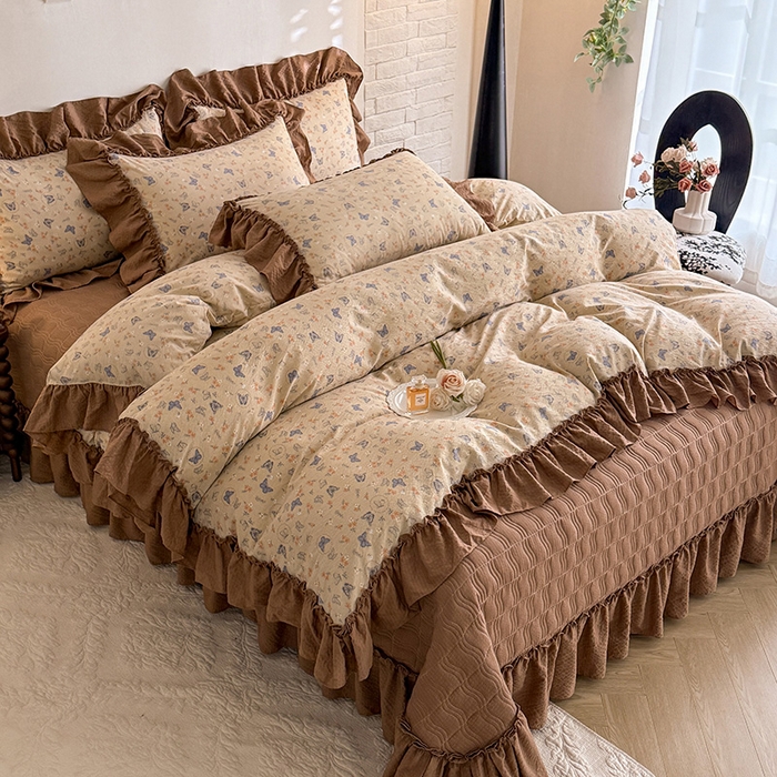 91家纺网 家纺一手货源 找家纺 贝凯瑞 2026新款双层纱木棉水洗棉法式复古花边床盖单件三件四件套-焦糖系列 焦糖蓝蝶