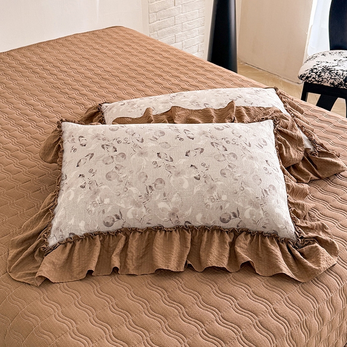 91家纺网 家纺一手货源 找家纺 贝凯瑞 2026新款双层纱木棉水洗棉法式复古花边床盖单件三件四件套-焦糖系列 摩卡秘境