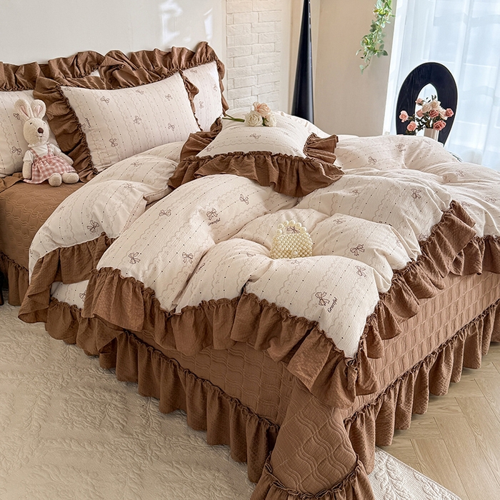91家纺网 家纺一手货源 找家纺 贝凯瑞 2026新款双层纱木棉水洗棉法式复古花边床盖单件三件四件套-焦糖系列 焦糖蝴蝶结