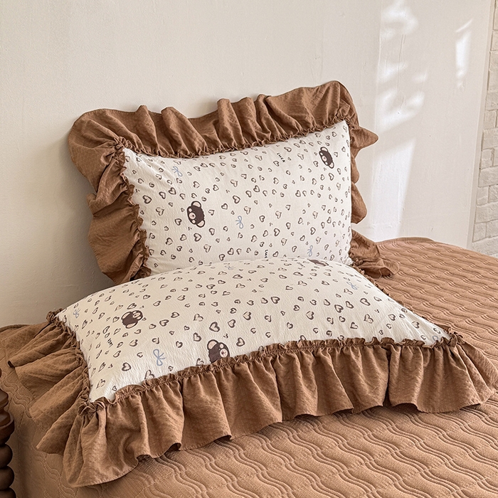 91家纺网 家纺一手货源 找家纺 贝凯瑞 2026新款双层纱木棉水洗棉法式复古花边床盖单件三件四件套-焦糖系列 焦糖熊