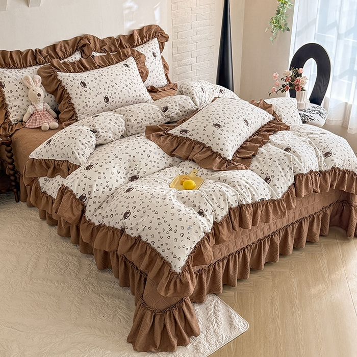 91家纺网 家纺一手货源 找家纺 贝凯瑞 2026新款双层纱木棉水洗棉法式复古花边床盖单件三件四件套-焦糖系列 焦糖熊