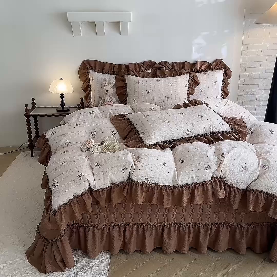 91家纺网 家纺一手货源 找家纺 贝凯瑞 2026新款双层纱木棉水洗棉法式复古花边床盖单件三件四件套-焦糖系列 焦糖蝴蝶结