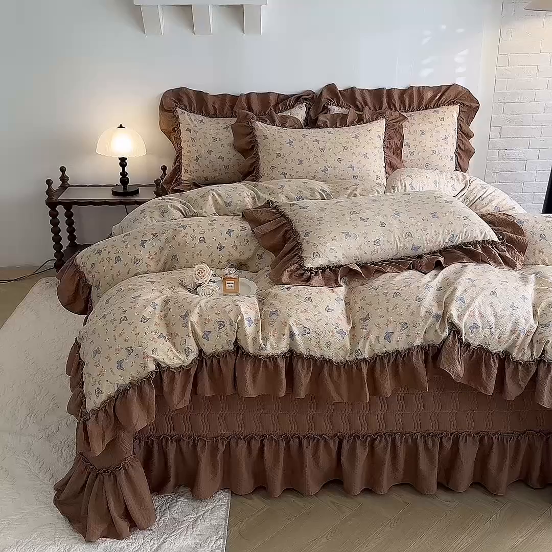 91家纺网 家纺一手货源 找家纺 贝凯瑞 2026新款双层纱木棉水洗棉法式复古花边床盖单件三件四件套-焦糖系列 焦糖蓝蝶