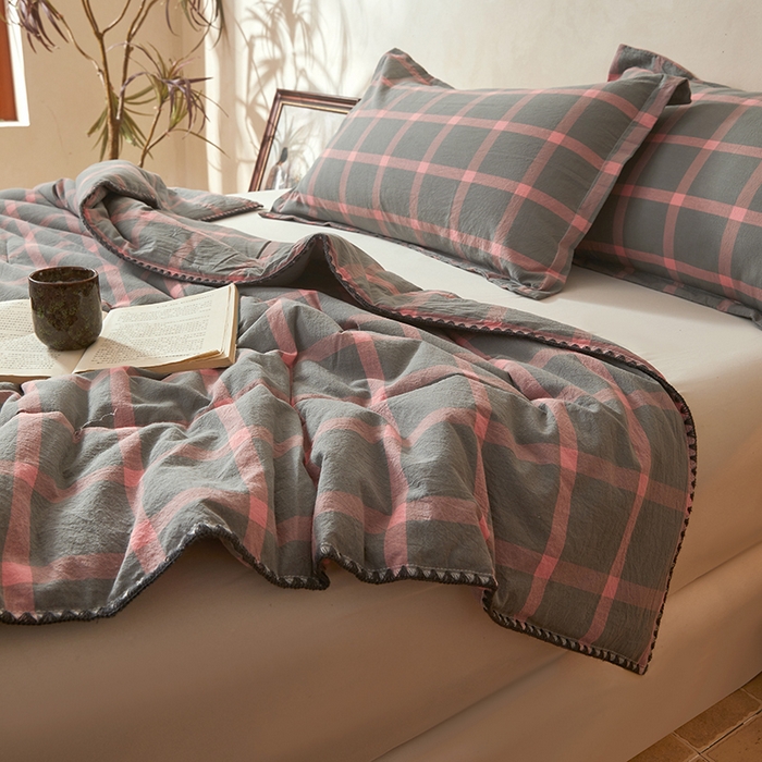 91家纺网 家纺一手货源 找家纺 阳光被业 2026新款100%棉花双层纱夏被新疆棉花空调被可机洗夏凉被绣边踩棉工艺 格调--粉