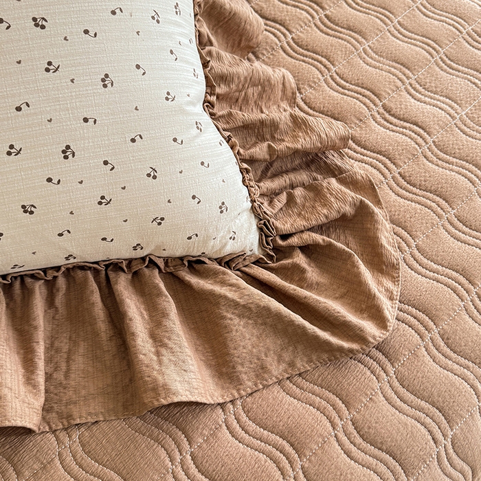91家纺网 家纺一手货源 找家纺 贝凯瑞 2026新款双层纱木棉水洗棉法式复古花边床盖单件三件四件套-焦糖系列 焦糖樱桃