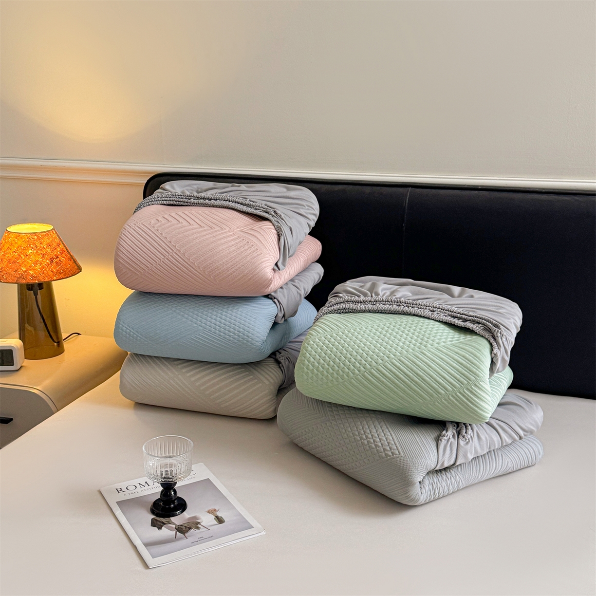 91家纺网 家纺一手货源 找家纺 （总）慕木家纺 2026新品A类高克重高端复合三明治PE乙纶提花冰豆豆凉席床笠都市棱境系列（提供买家秀）