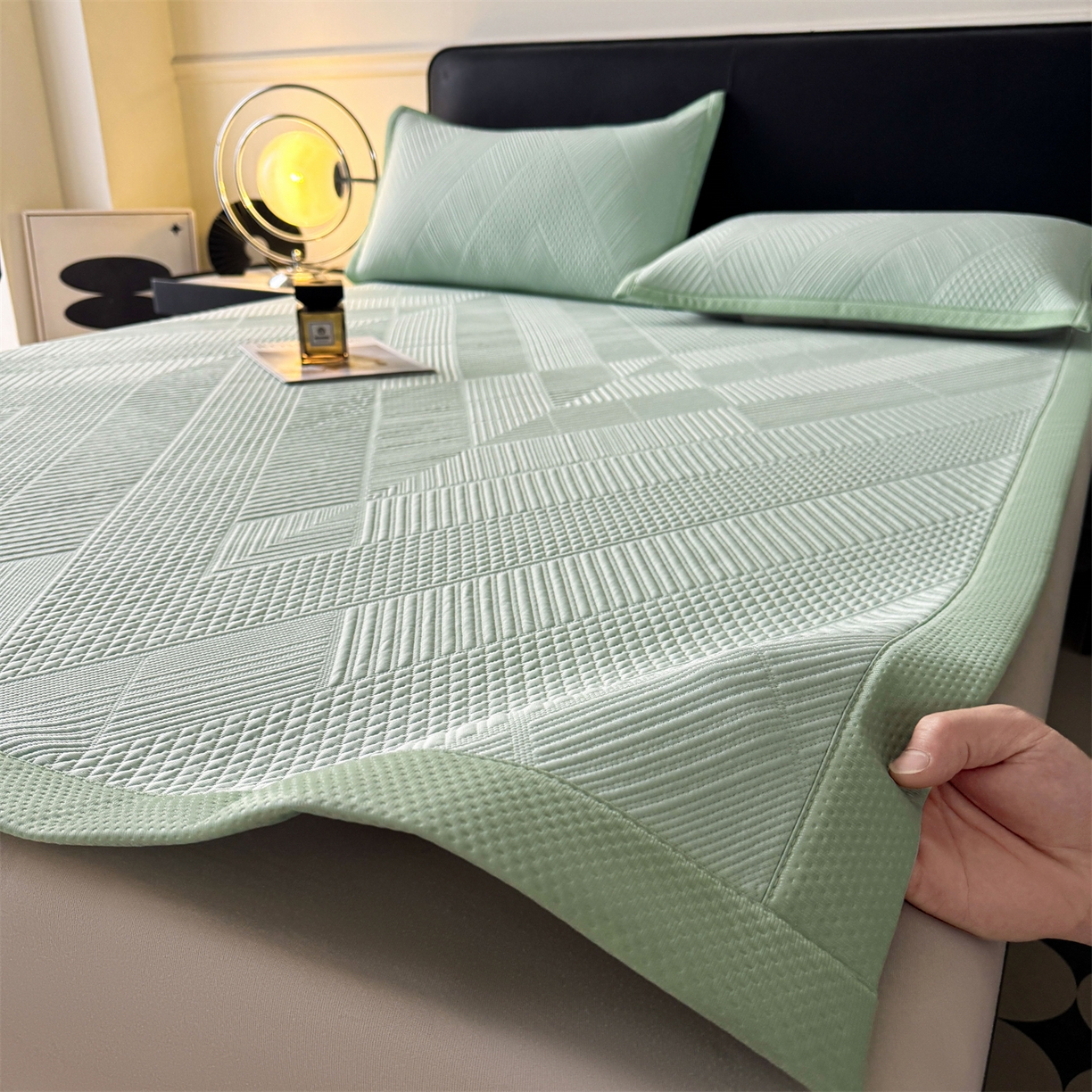 91家纺网 家纺一手货源 找家纺 （总）慕木家纺 2026新品A类高克重高端复合三明治PE乙纶提花冰豆豆凉席床笠都市棱境系列（提供买家秀）