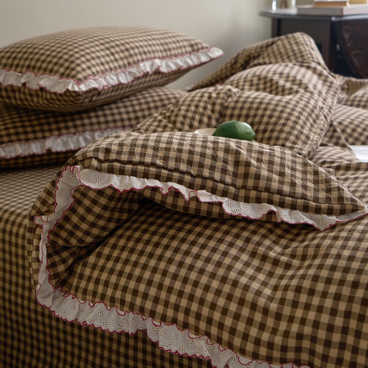 91家纺网 家纺一手货源 找家纺 洋铭区（原狠狠爱）2026新款色织水洗棉花边四件套系列 控价：控价劵后不得低于 178元/218元/238元 花边咖啡格