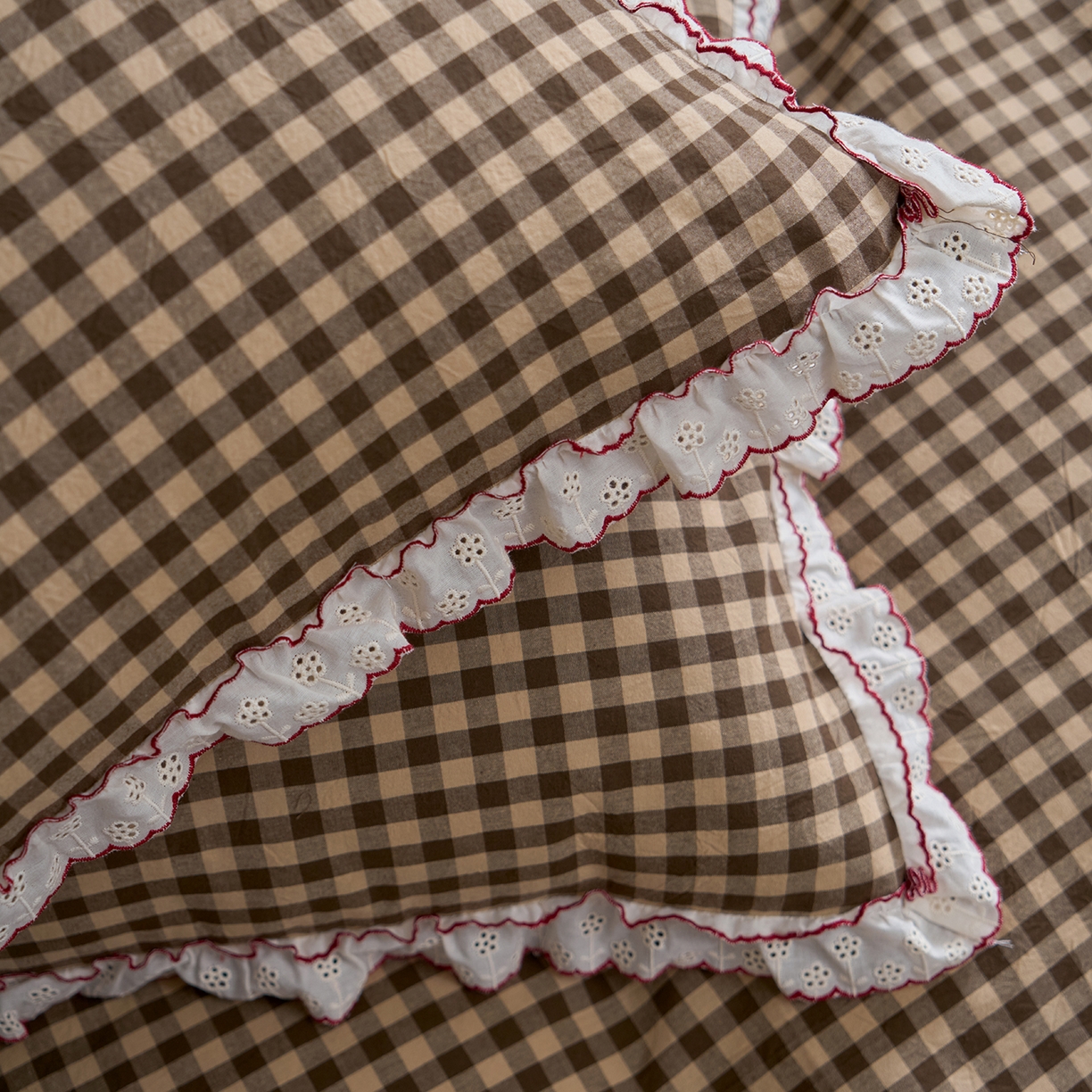 91家纺网 家纺一手货源 找家纺 洋铭区（原狠狠爱）2026新款色织水洗棉花边四件套系列 控价：控价劵后不得低于 178元/218元/238元 花边咖啡格