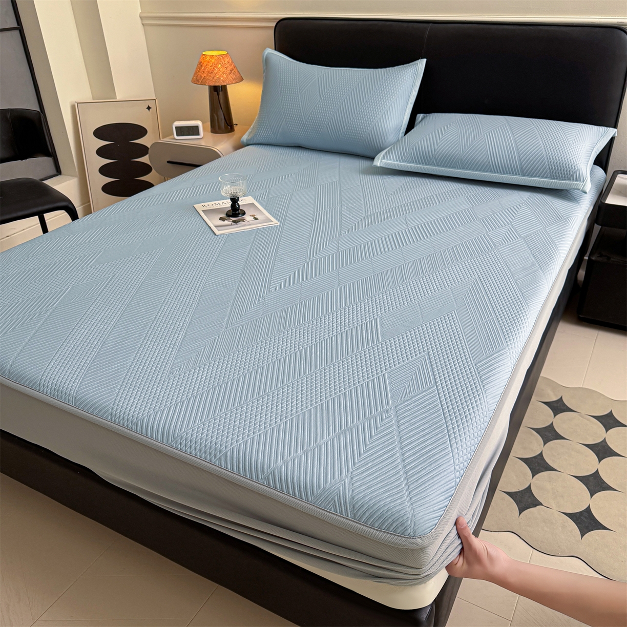 91家纺网 家纺一手货源 找家纺 慕木家纺 2026新品A类高克重高端复合三明治PE乙纶提花冰豆豆凉席床笠都市棱境系列（提供买家秀） 床笠款都市棱境-蓝