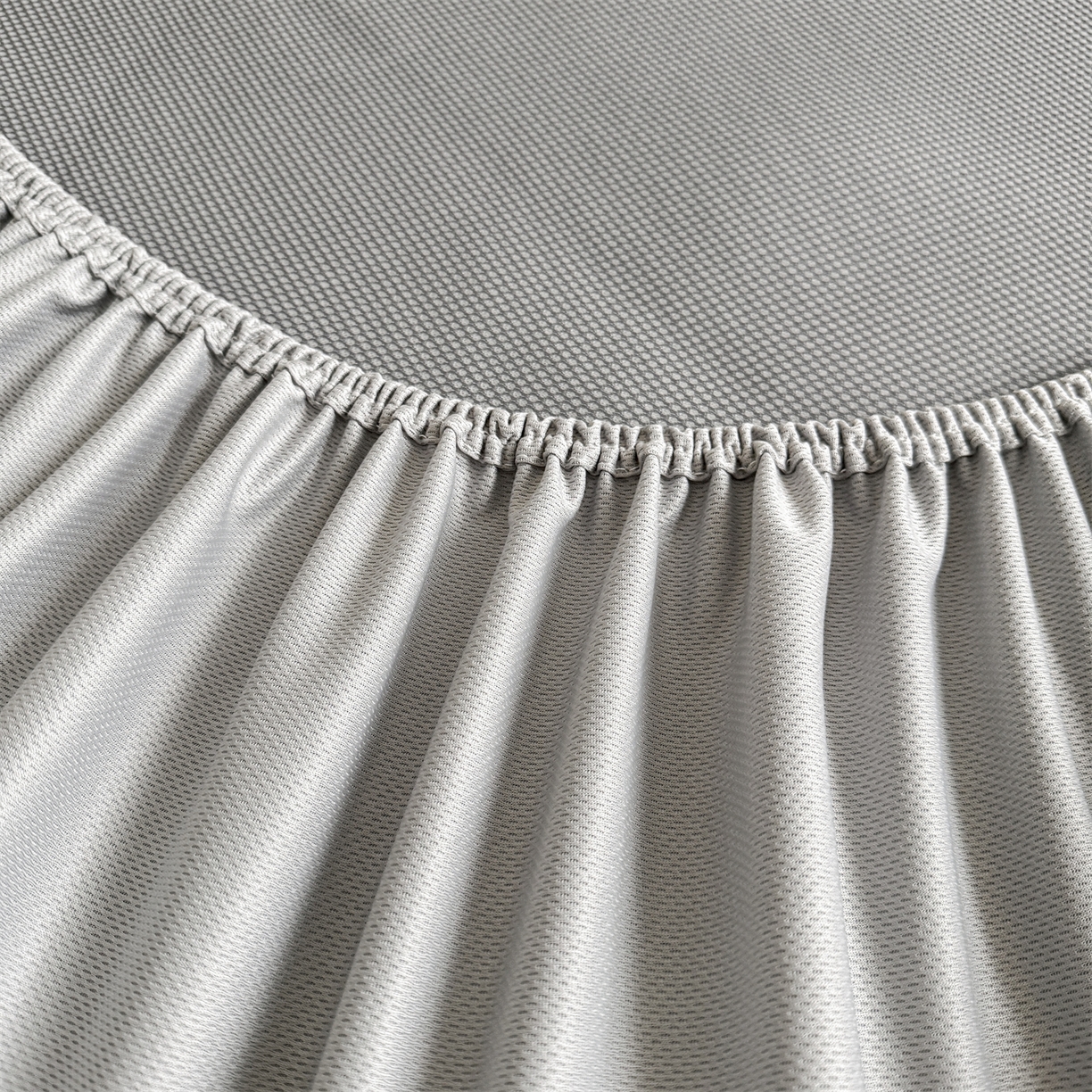 91家纺网 家纺一手货源 找家纺 慕木家纺 2026新品A类高克重高端复合三明治PE乙纶提花冰豆豆凉席床笠都市棱境系列（提供买家秀） 床笠款都市棱境-灰