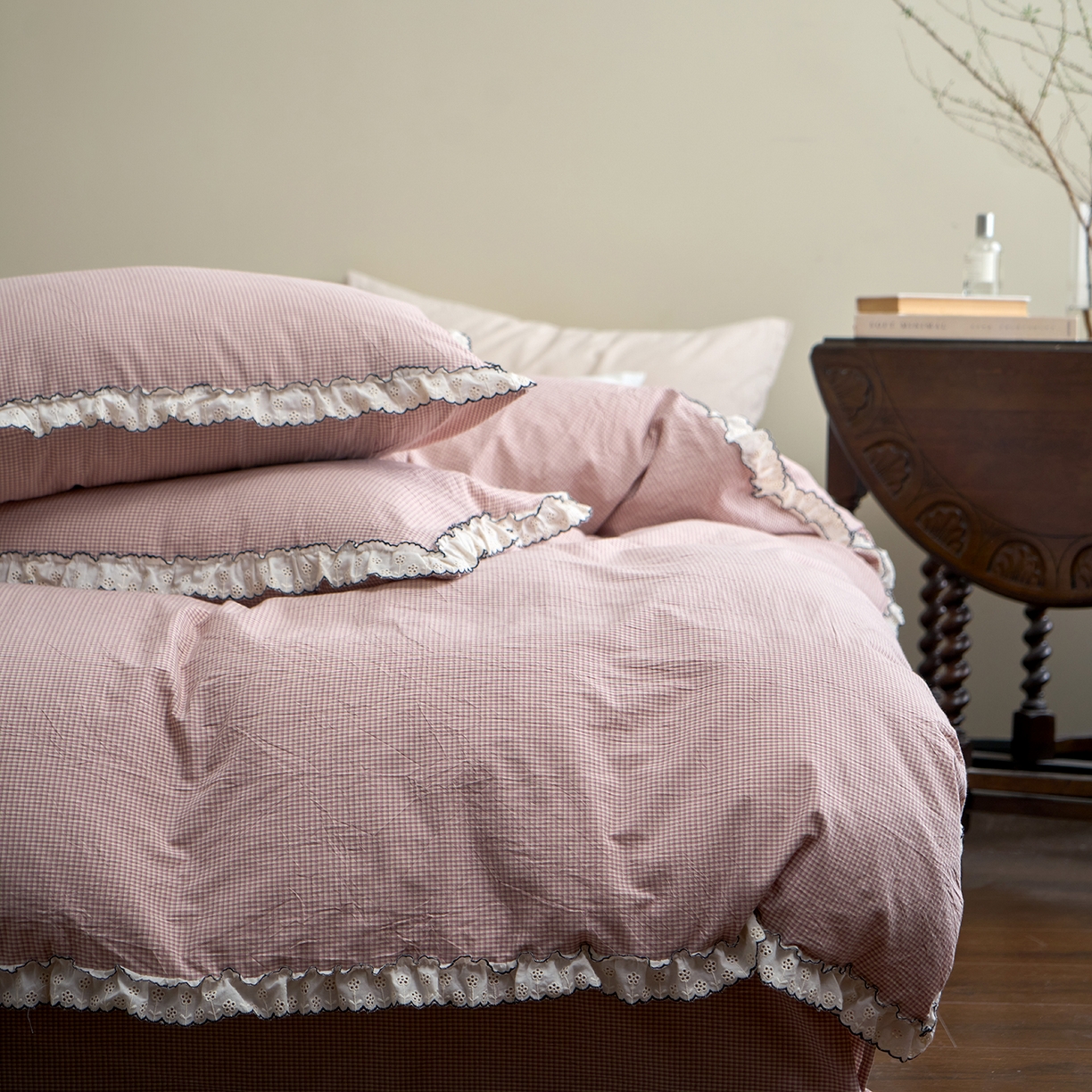 91家纺网 家纺一手货源 找家纺 洋铭区（原狠狠爱）2026新款色织水洗棉花边四件套系列 控价：控价劵后不得低于 178元/218元/238元 小米格·粉