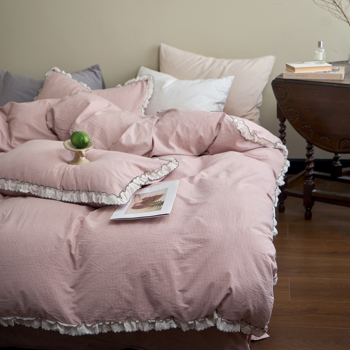 91家纺网 家纺一手货源 找家纺 洋铭区（原狠狠爱）2026新款色织水洗棉花边四件套系列 控价：控价劵后不得低于 178元/218元/238元 小米格·粉