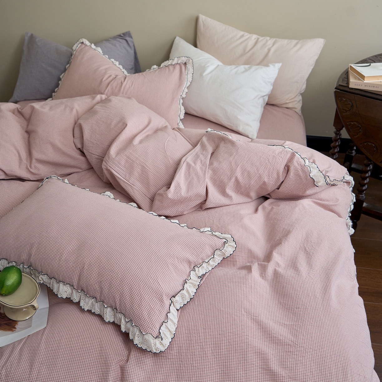 91家纺网 家纺一手货源 找家纺 洋铭区（原狠狠爱）2026新款色织水洗棉花边四件套系列 控价：控价劵后不得低于 178元/218元/238元 小米格·粉