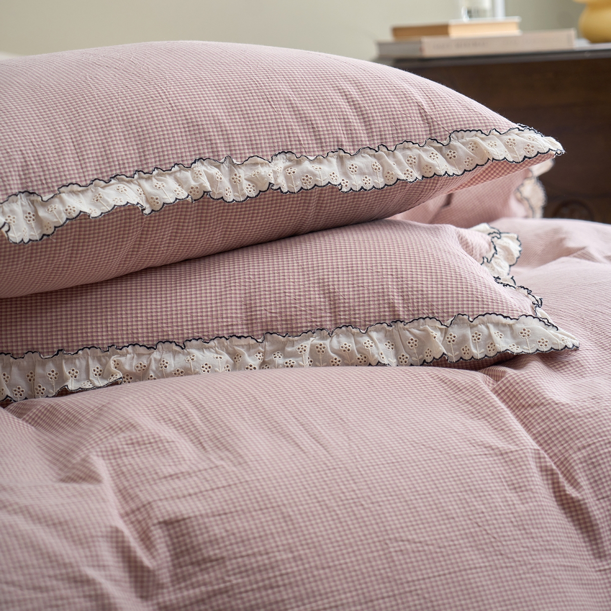 91家纺网 家纺一手货源 找家纺 洋铭区（原狠狠爱）2026新款色织水洗棉花边四件套系列 控价：控价劵后不得低于 178元/218元/238元 小米格·粉