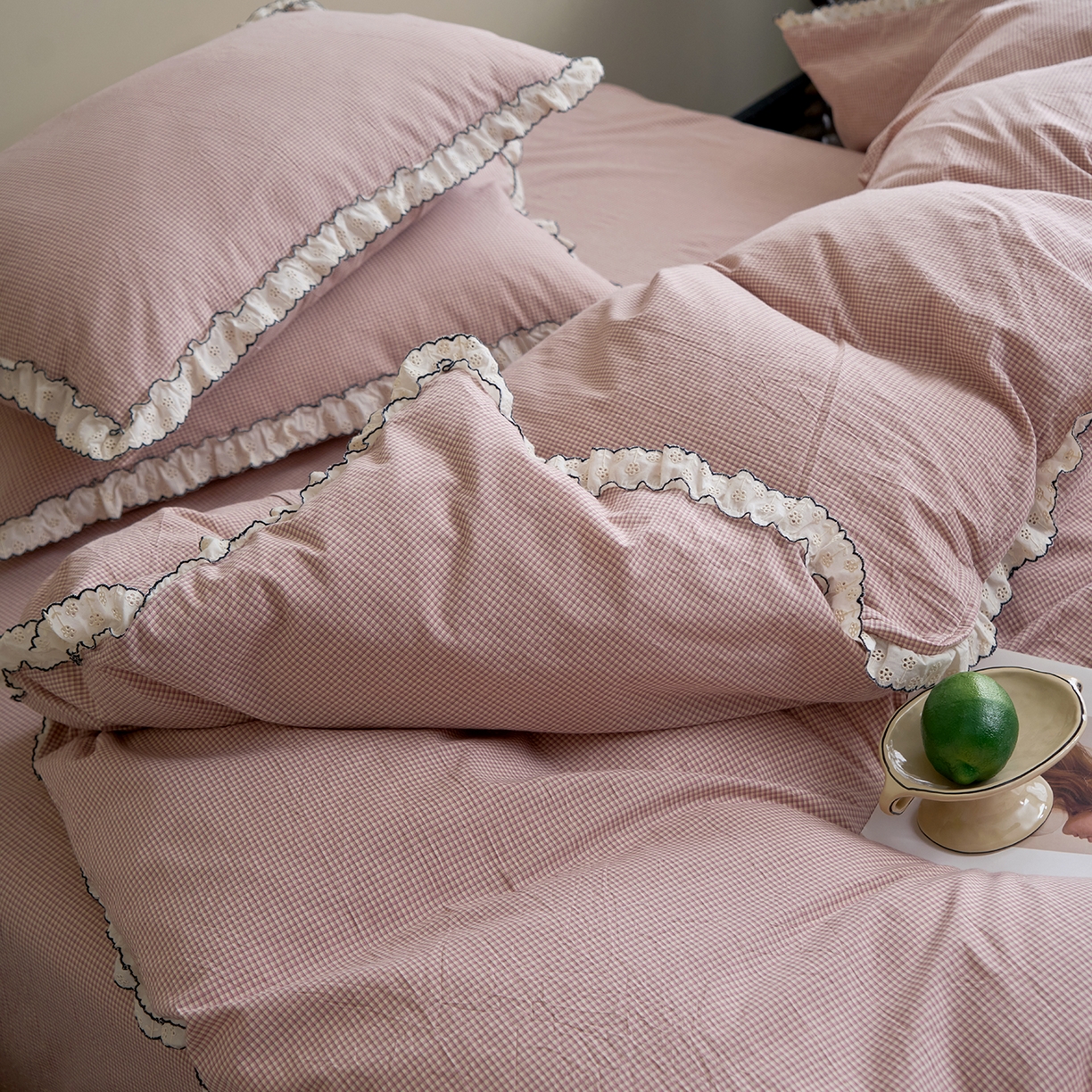 91家纺网 家纺一手货源 找家纺 洋铭区（原狠狠爱）2026新款色织水洗棉花边四件套系列 控价：控价劵后不得低于 178元/218元/238元 小米格·粉