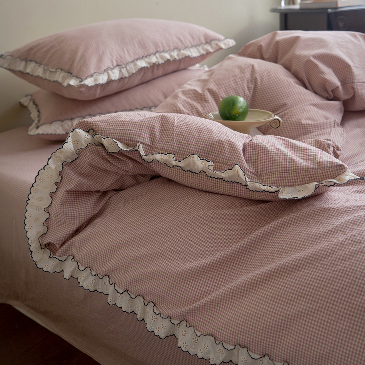 91家纺网 家纺一手货源 找家纺 洋铭区（原狠狠爱）2026新款色织水洗棉花边四件套系列 控价：控价劵后不得低于 178元/218元/238元 小米格·粉