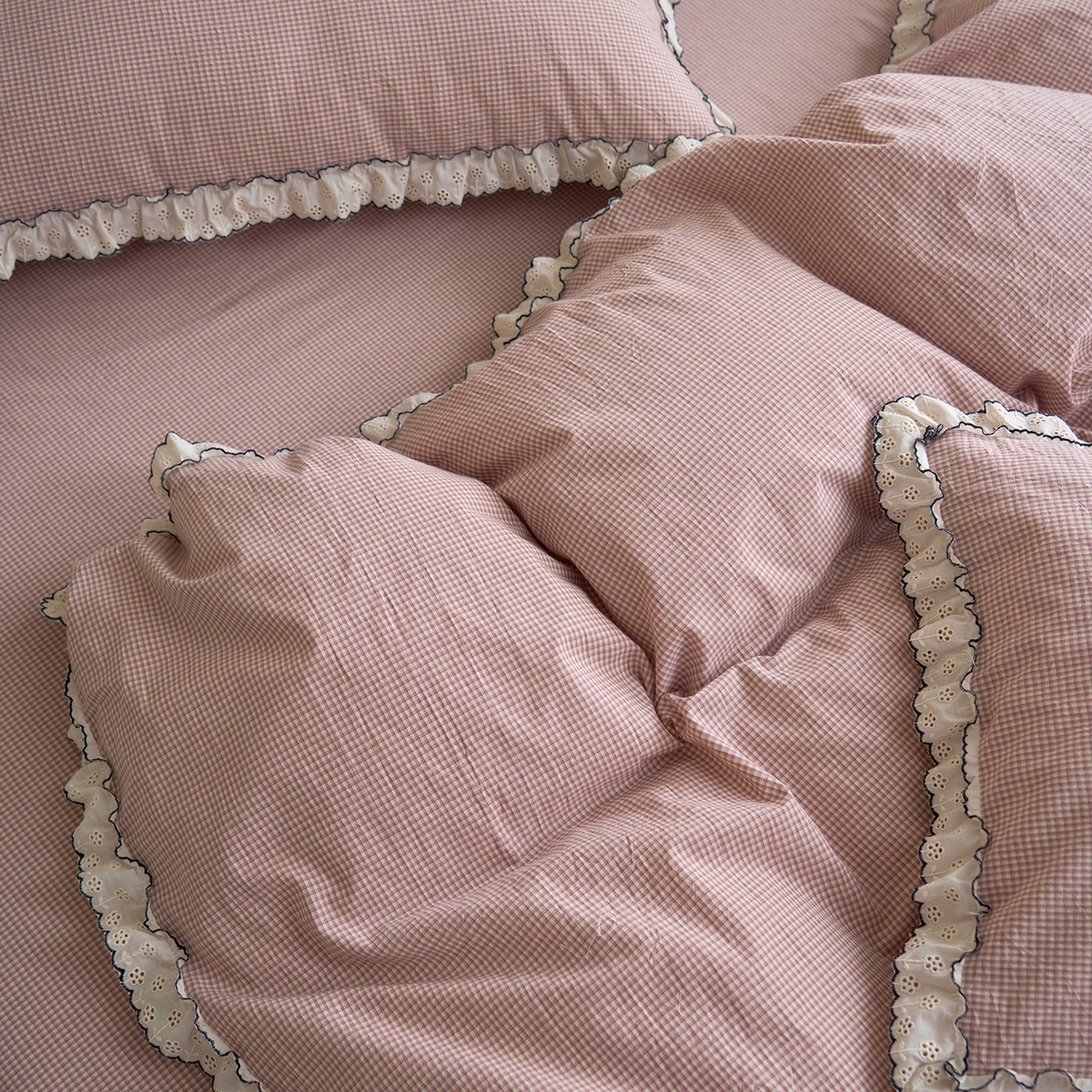 91家纺网 家纺一手货源 找家纺 洋铭区（原狠狠爱）2026新款色织水洗棉花边四件套系列 控价：控价劵后不得低于 178元/218元/238元 小米格·粉