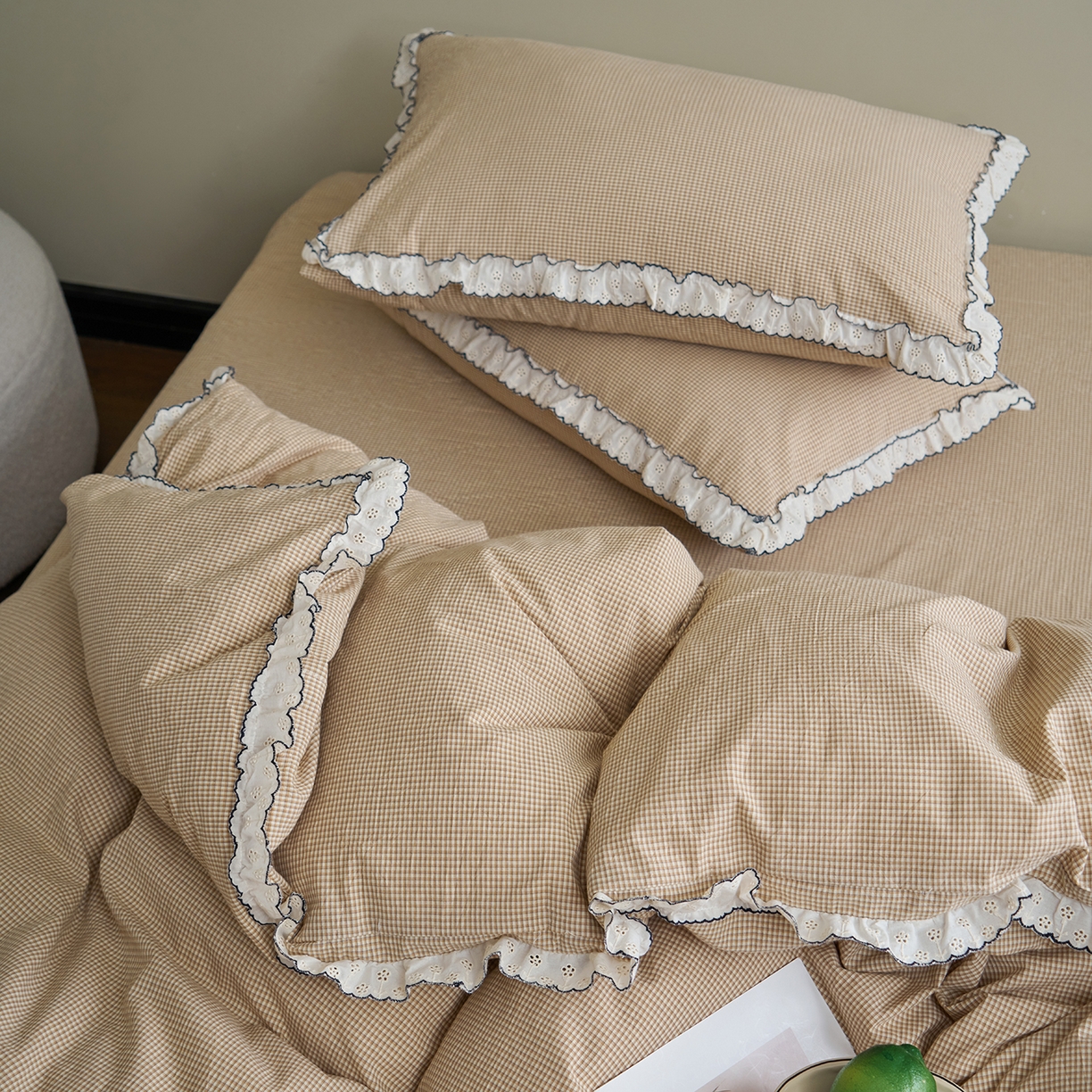 91家纺网 家纺一手货源 找家纺 洋铭区（原狠狠爱）2026新款色织水洗棉花边四件套系列 控价：控价劵后不得低于 178元/218元/238元 小米格·黄