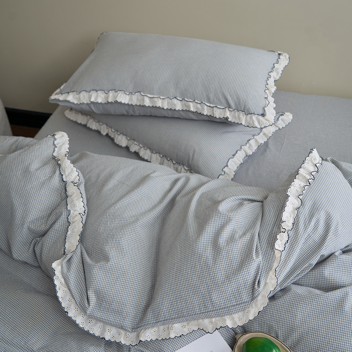 91家纺网 家纺一手货源 找家纺 洋铭区（原狠狠爱）2026新款色织水洗棉花边四件套系列 控价：控价劵后不得低于 178元/218元/238元 小米格·蓝