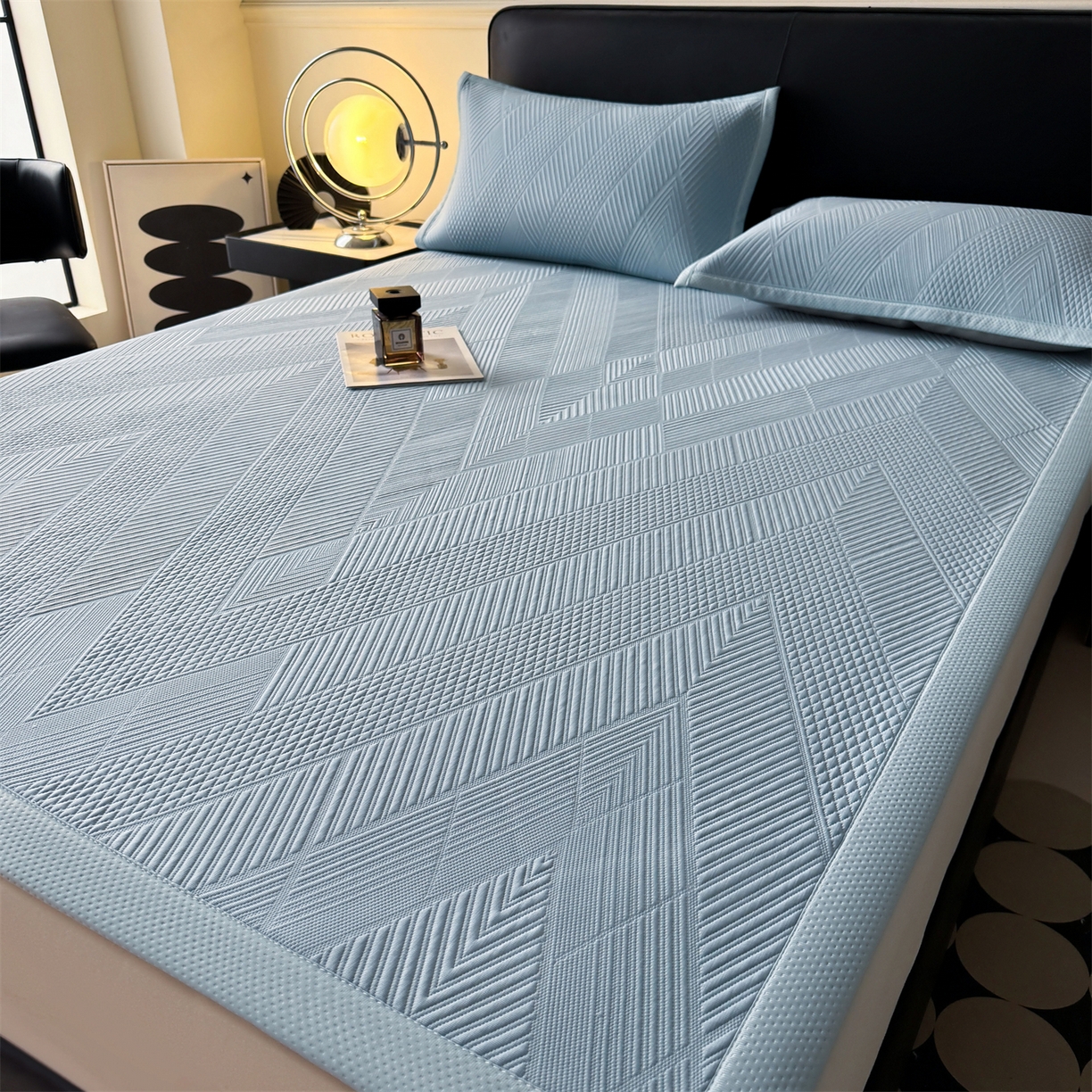 91家纺网 家纺一手货源 找家纺 慕木家纺 2026新品A类高克重高端复合三明治PE乙纶提花冰豆豆凉席床笠都市棱境系列（提供买家秀） 床席款都市棱境-蓝