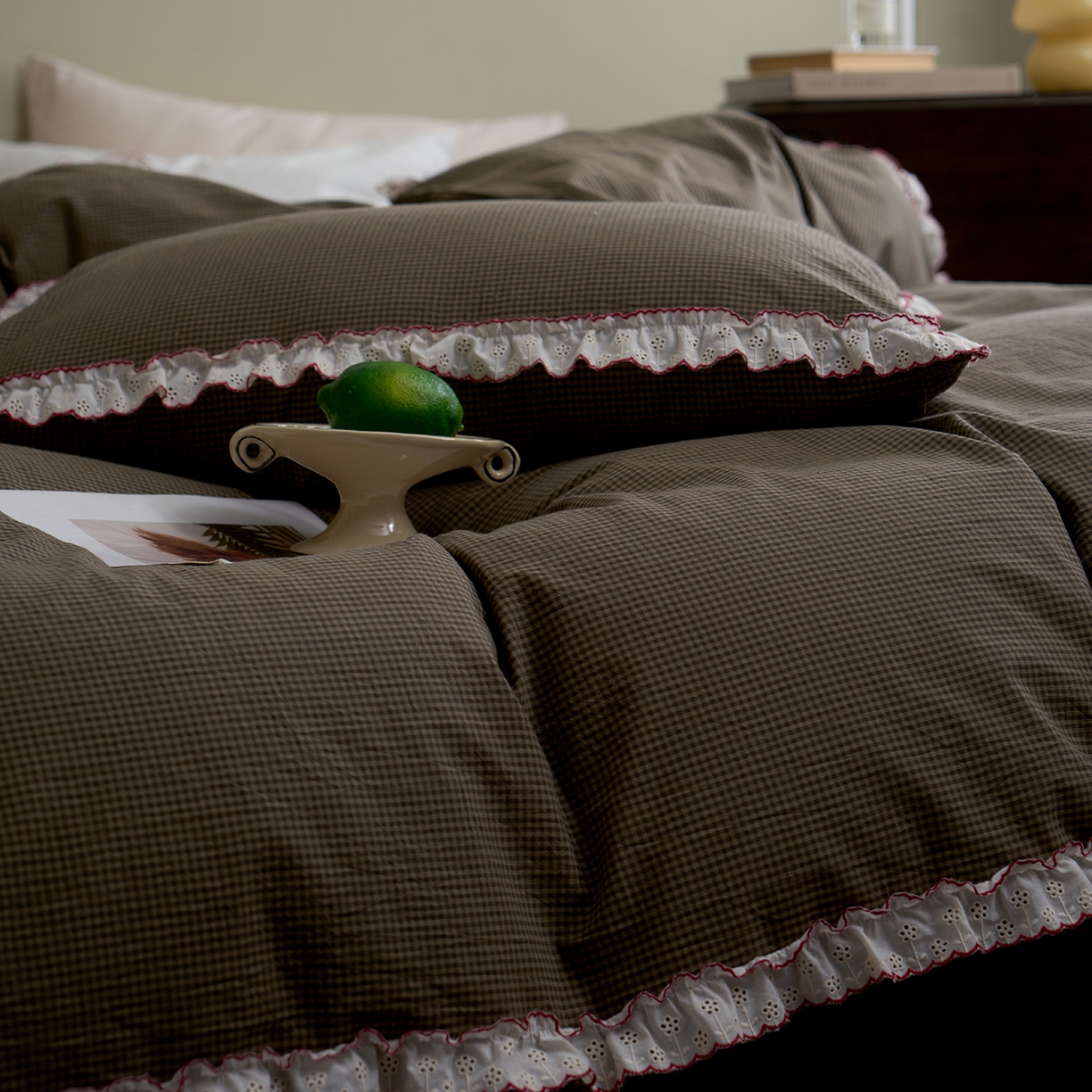 91家纺网 家纺一手货源 找家纺 洋铭区（原狠狠爱）2026新款色织水洗棉花边四件套系列 控价：控价劵后不得低于 178元/218元/238元 小米深咖格