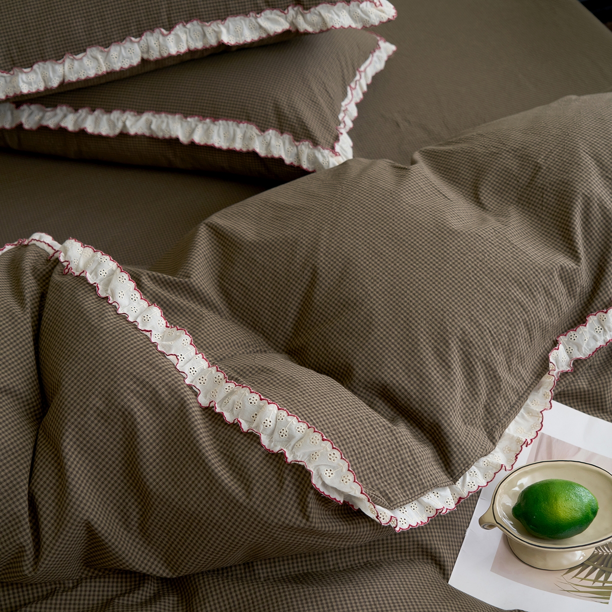 91家纺网 家纺一手货源 找家纺 洋铭区（原狠狠爱）2026新款色织水洗棉花边四件套系列 控价：控价劵后不得低于 178元/218元/238元 小米深咖格