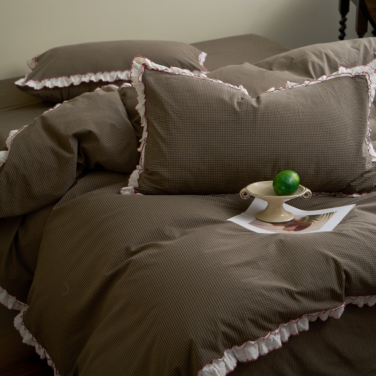 91家纺网 家纺一手货源 找家纺 洋铭区（原狠狠爱）2026新款色织水洗棉花边四件套系列 控价：控价劵后不得低于 178元/218元/238元 小米深咖格